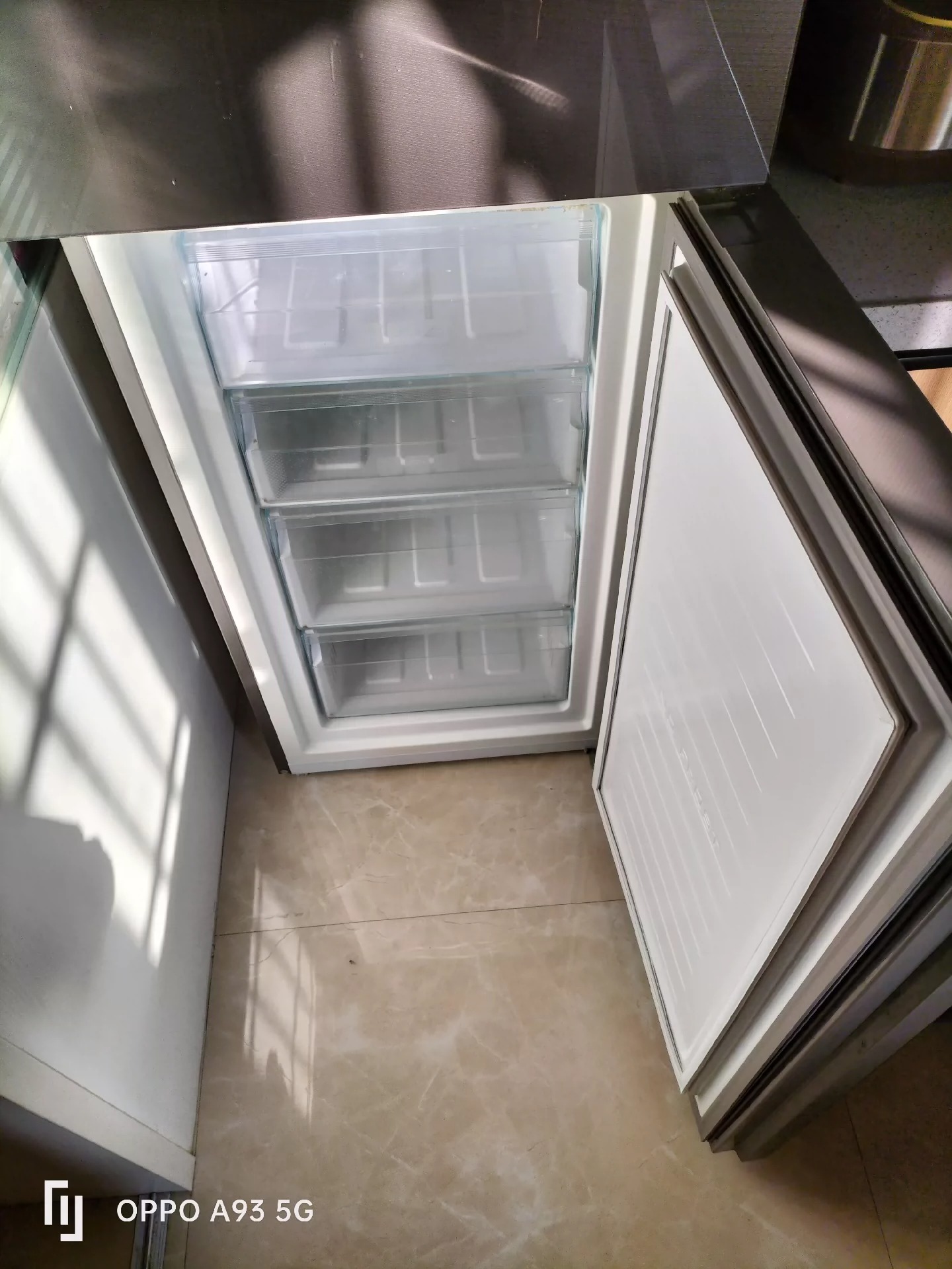 出Haier/海尔 两门式风冷无霜海尔大品牌冰箱出售，风冷无爽总239升，一口价350只限自提，二手物品出售不退不换